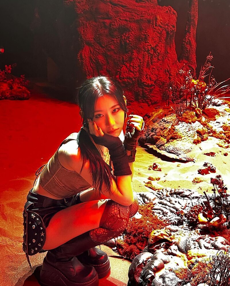 uRBonAWC KPOP Girls I want to OWN me - ITZY - Chaeryeong (22yrs old) 02.jpg